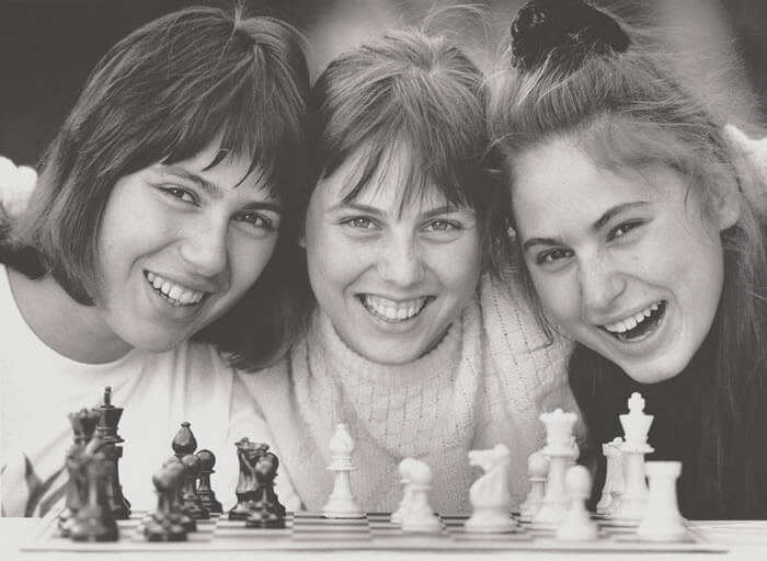 Garry Kasparov resigning to Judit Polgar, 2002